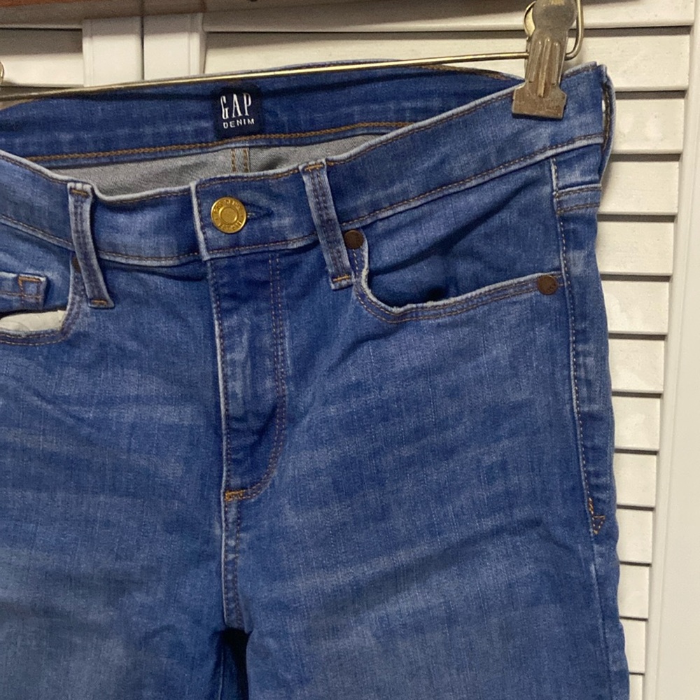 Gap True Skinny Jeans. Size 28